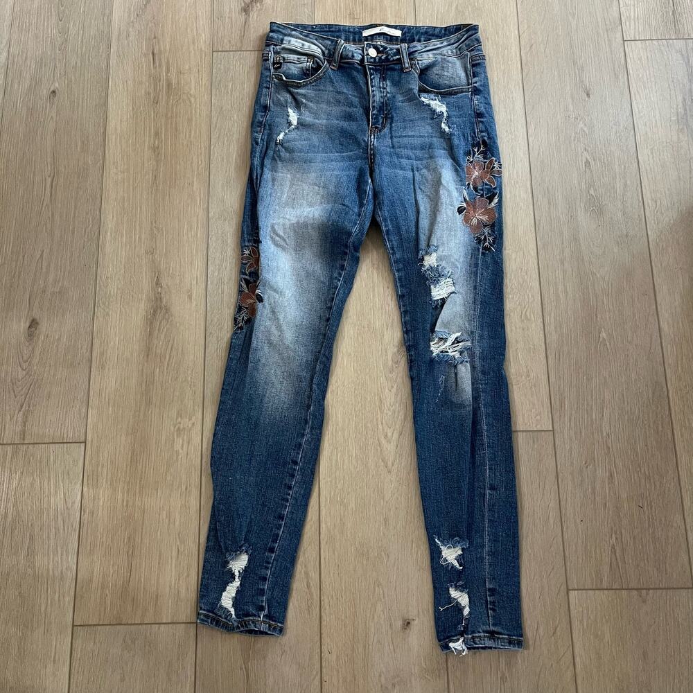 KanCan Women's Floral Distressed Skinny Jean Size 28